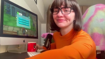 Velma cums on Live Stream