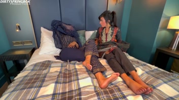 2 Muslim Bhabis are bored of their husbands