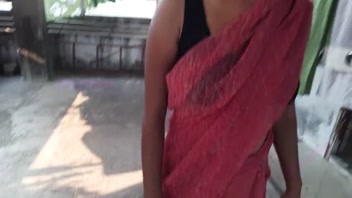 ভাড়া দিতে না পারায় মালকিন বৌদি কে চুদতে লাগলো