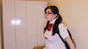 Perverted doctors have sex with a pregnant student in the hospital