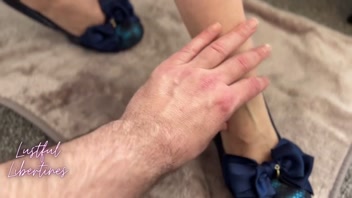 Creampie Stepmom while she takes a work call