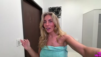 Blonde British Babe Dick Down In A Locker Room - Bonnie Blue