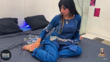 Pakistani Babe rubs her pussy until she cums
