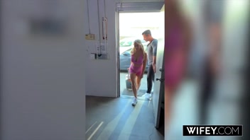 WIFEY Bride Danielle Renae Gets Stretched Out In 5-BBC Gangbang While Hubby Watches