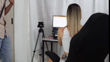 El técnico y mi marido cornudo me dan una buena dosis de polla! - Katty Blake II