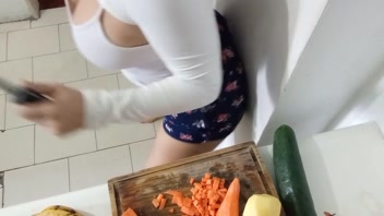 I couldn't control myself and stuck a huge cucumber in my milky pussy - fetish